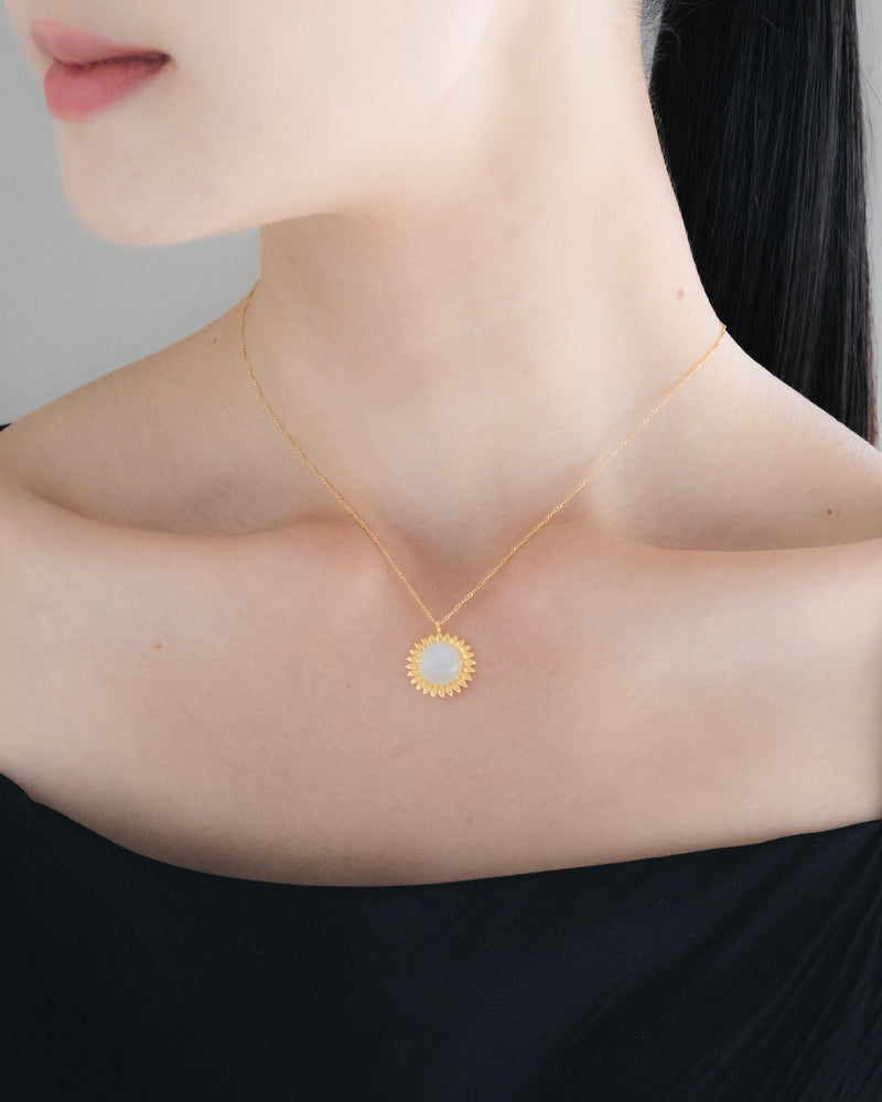 "Birth season" necklace (GOLD/WHITE MOON STONE)